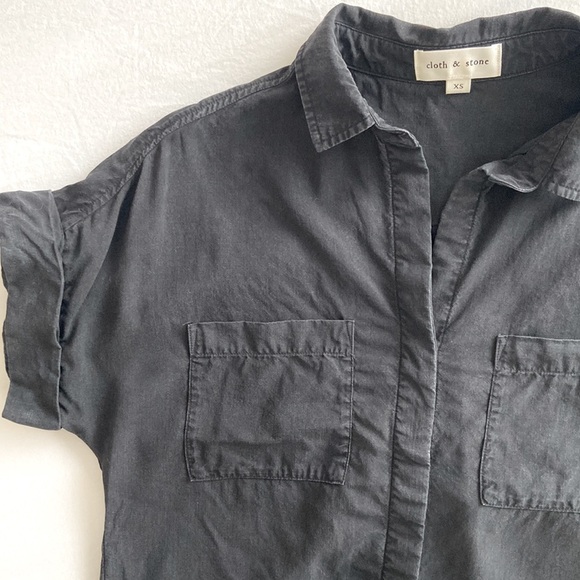 ANTHROPOLOGIE Cloth & Stone Tie Front Button Down in Black | Size XS - Picture 3 of 9
